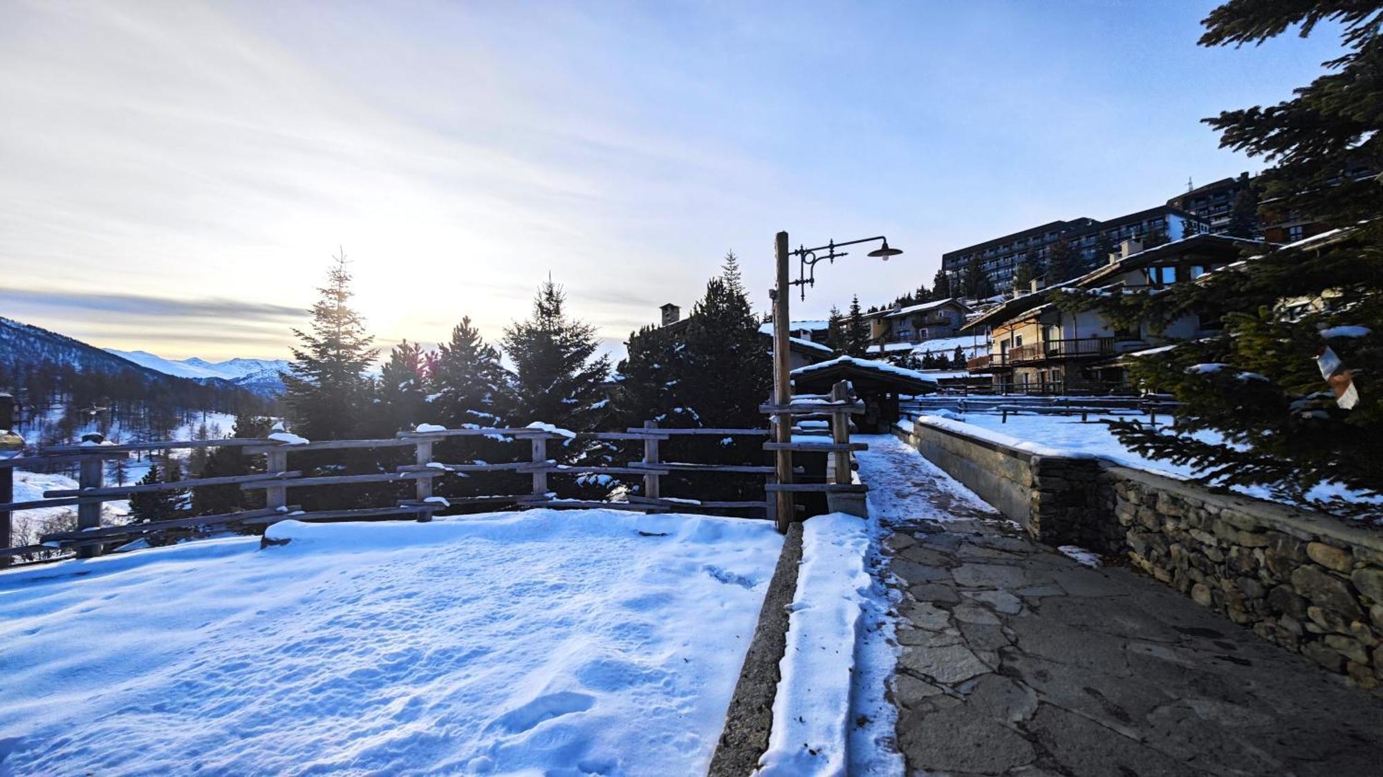 Hostdomus - Imperial Chalet Villa Colle Colle Sestriere Exterior foto