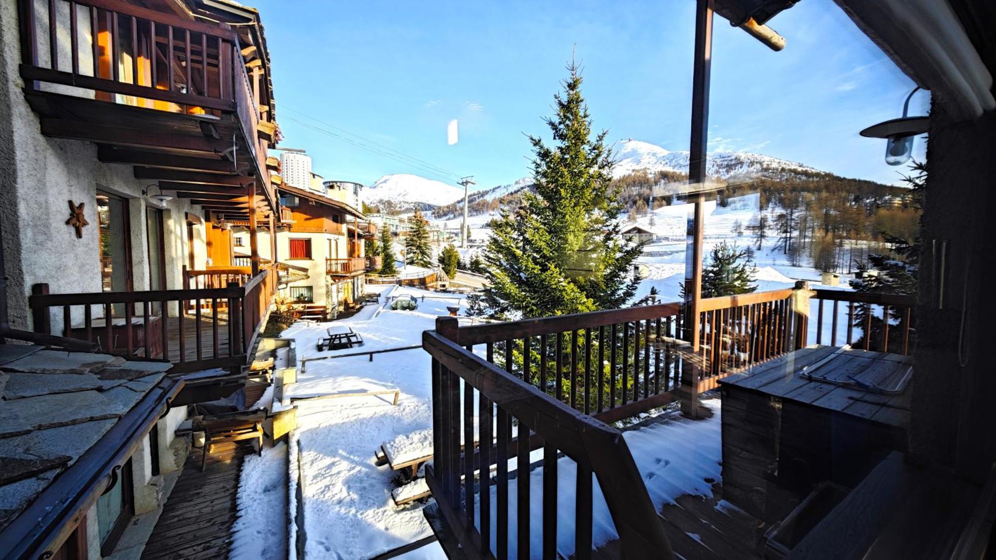 Hostdomus - Imperial Chalet Villa Colle Colle Sestriere Exterior foto